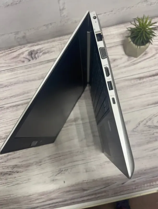 Ноутбук HP ProBook 440 G5 / 14" (1366x768) TN / Intel Core i5-8250U (4 (8) ядра по 1.6 - 3.4 GHz) / 8 GB DDR4 / 128 GB SSD / Intel UHD Graphics 620 / WebCam б/в - зображення 4