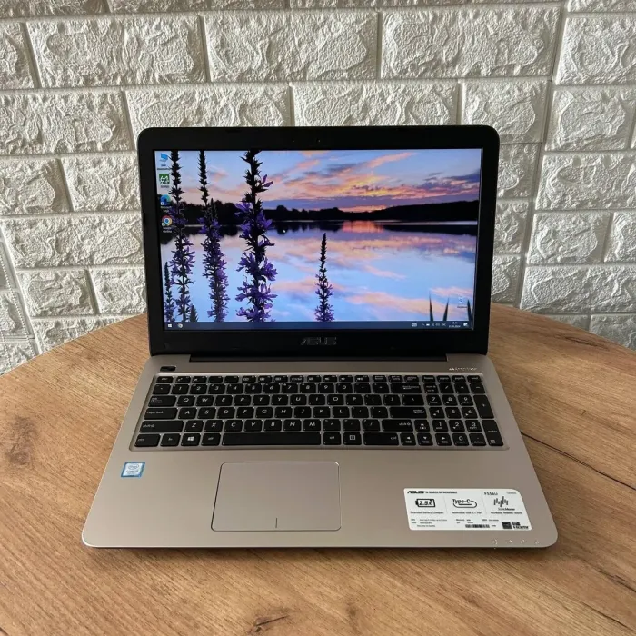 Ноутбук Б-клас Asus VivoBook F556UA / 15.6" (1920x1080) TN / Intel Core i5-7200U (2 (4) ядра по 2.5 - 3.1 GHz) / 8 GB DDR4 / 256 GB SSD / Intel HD Graphics 620 / WebCam б/в - зображення 2