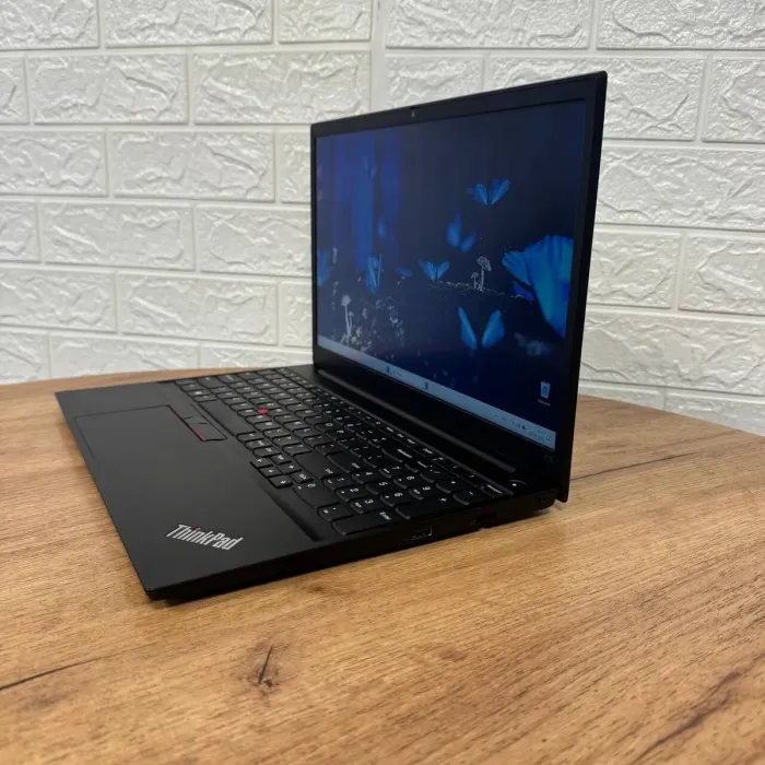 Ультрабук Б-клас Lenovo ThinkPad E15 Gen 2 / 15.6" (1920x1080) TN / Intel Core i5-1135G7 (4 (8) ядра по 2.4 - 4.2 GHz) / 8 GB DDR4 / 256 GB SSD / Intel Iris Xe Graphics / WebCam б/в - зображення 5