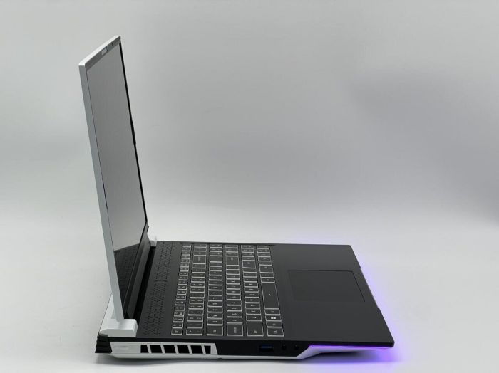 Ігровий ноутбук Eluktronics PROMETHEUS XVI G2 / 16" (2560x1600) IPS / Intel Core i7-13700HX (16 (24) ядер по 2,1 - 5,0 ГГц) / 32 ГБ DDR5 / 2048 ГБ SSD / nVidia GeForce RTX 4080, 12 ГБ GDDR6, 192-біт / WebCam б/в - зображення 3