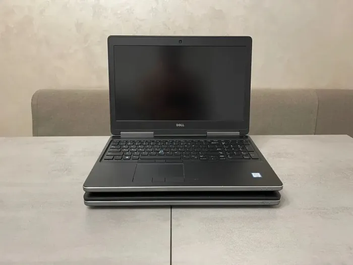 Робоча станція Dell Precision 7510 / 15.6"  IPS / Core i7-6820HQ (4(8) ядра по 2.7-3.6GHz) / 16GB DDR4 / 256GB SSD + 500GB HDD / Quadro M1000M, 2GB  / WebCam б/в - зображення 6