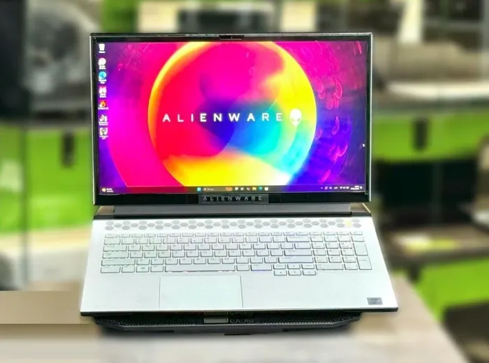 Ігровий ноутбук Б-класу Dell Alienware m17 R3 / 17,3" (1920x1080) IPS / Intel Core i7-10750H (6 (12) ядер по 2,6 - 5,0 ГГц) / 16 ГБ DDR4 / 1000 ГБ SSD M.2 / nVidia GeForce RTX 2070, 8 ГБ GDDR6, 256-біт / WebCam / Win 11 б/в - изображение 2