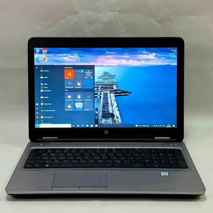 Ноутбук HP ProBook 650 G3 / 15.6" (1920x1080) TN / Intel Core i5-7200U (2 (4) ядра по 2.5 - 3.1 GHz) / 16 GB DDR4 / 256 GB SSD / Intel HD Graphics 620 / WebCam / Windows 10 Pro б/в - зображення 2
