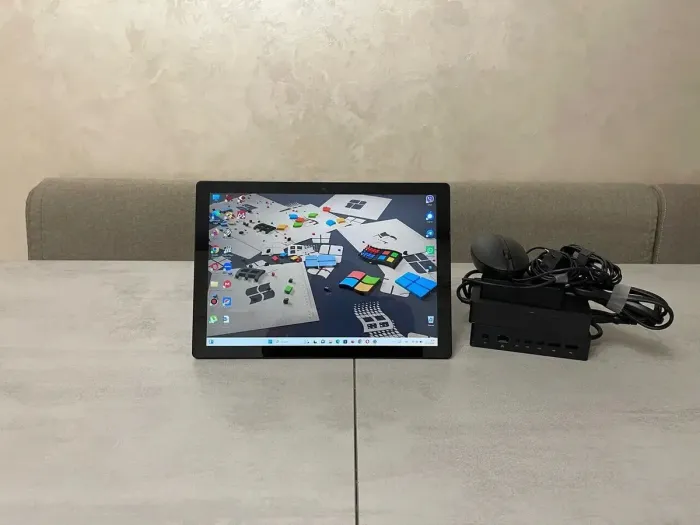 Планшет Microsoft Surface Pro 7 1866 / 12.3" (2736x1824) IPS Touch / Intel Core i7-1065G7 (4 (8) ядер 1.3 - 3.9 ГГц) / 16 ГБ DDR4 / 256 ГБ SSD / Intel Iris Plus Graphics / Web-камера б/в - зображення 2