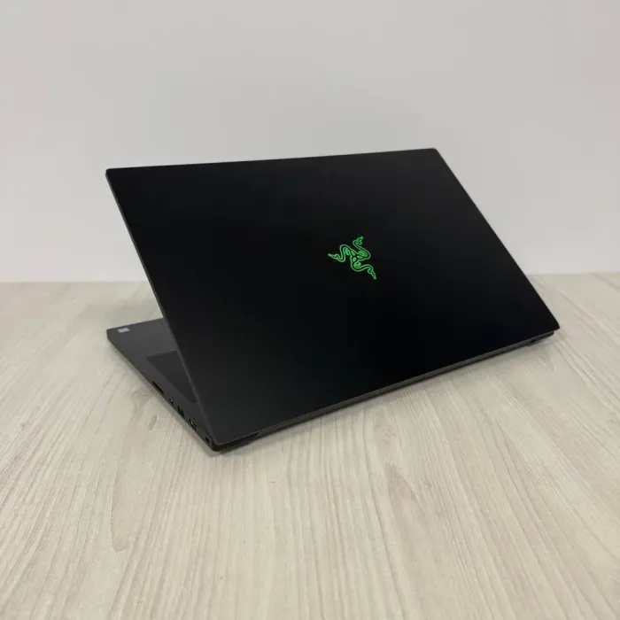Ігровий ноутбук Б-клас Razer Blade 17 RZ09-0314 / 17.3" (1920x1080) IPS / Intel Core i7-9750H (6 (12) ядер по 2.6 - 4.5 GHz) / 16 GB DDR4 / 1000 GB SSD NVMe / nVidia GeForce RTX 2070 Max-Q, 8 GB GDDR6, 256-bit / WebCam б/в - зображення 6