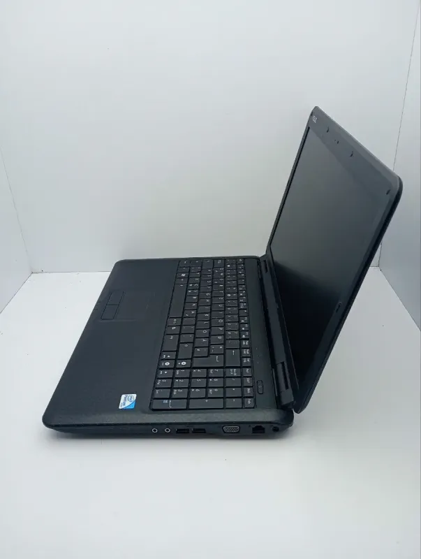 Ноутбук Asus K50 / 15.6" (1366x768) TN / Intel Pentium T4300 (2 ядра по 2.1 GHz) / 4 GB DDR3 / 250 GB HDD / Intel GMA 4500M Graphics / WebCam б/в - зображення 4