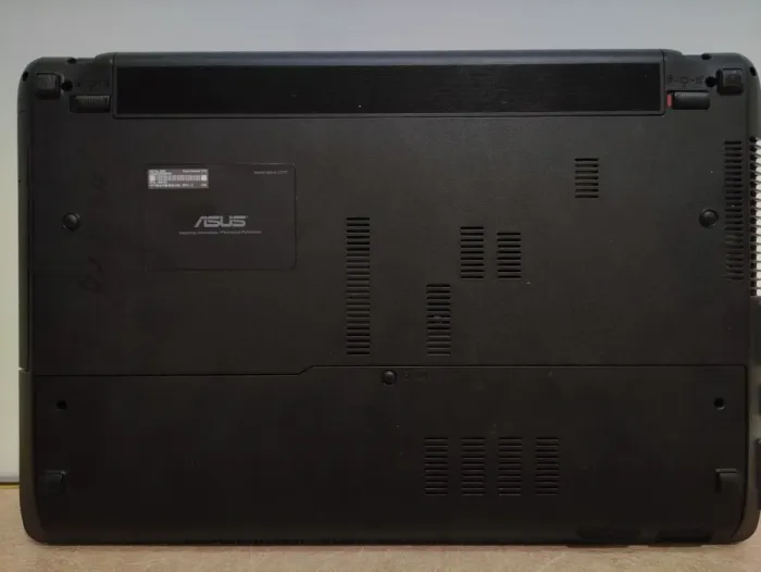 Ноутбук Asus X54C / 15.6" (1366x768) TN / Intel Celeron B820 (2 ядра по 1.7 GHz) / 6 GB DDR3 / 120 GB SSD / Intel HD Graphics / WebCam / АКБ не тримає б/в - зображення 7