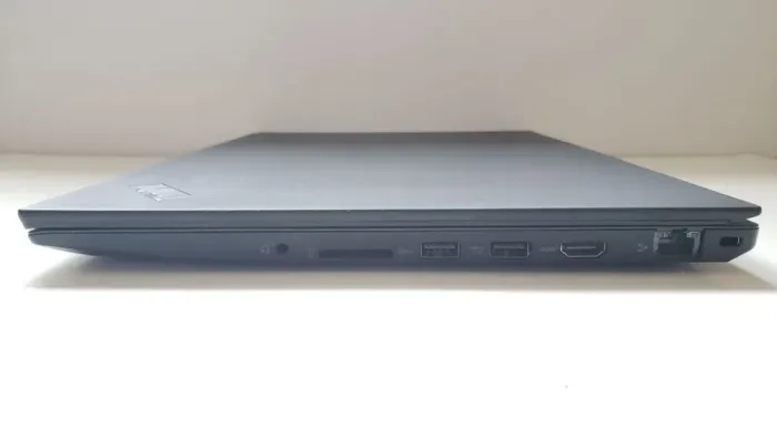 Ноутбук Lenovo ThinkPad T570 / 15.6" (1920x1080) IPS Touch / Intel Core i5-6300U (2 (4) ядра по 2.4 - 3.0 GHz) / 8 GB DDR4 / 512 GB SSD / Intel HD Graphics 520 / WebCam / Дві АКБ б/в - зображення 5