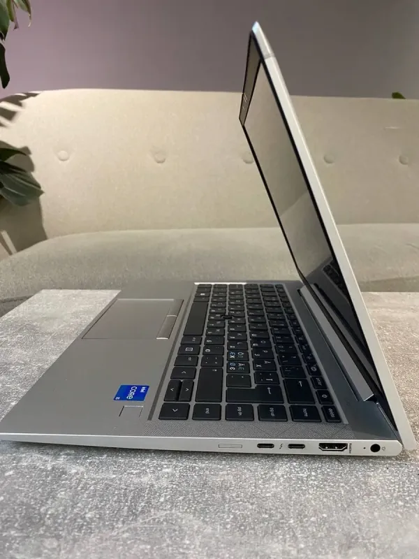 Ультрабук HP EliteBook 840 G8 / 14" (1920x1080) IPS / Intel Core i5-1135G7 (4 (8) ядра по 2.4 - 4.2 GHz) / 8 GB DDR4 / 256 GB SSD M.2 / Intel Iris Xe Graphics / WebCam / Win 10 б/в - зображення 5
