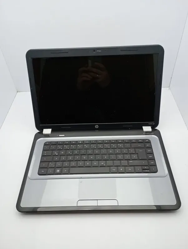 Ноутбук HP Pavilion g6-1000 / 15.6" (1366x768) TN / AMD A4-3300M (2 ядра по 1.9 - 2.5 GHz) / 6 GB DDR3 / 320 GB HDD / AMD Radeon HD 6480G / WebCam б/в - зображення 2