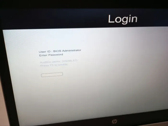 Ультрабук Б-класу HP EliteBook Folio 9470m / 14" (1366x768) TN / Intel Core i5-3437U (2 (4) ядра по 1.9 - 2.9 GHz) / 8 GB DDR3 / 500 GB HDD / Intel HD Graphics 4000 / WebCam / Win 10 / АКБ не тримає б/в - зображення 9