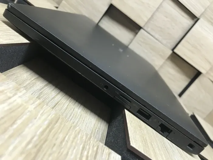 Ноутбук Б-клас Dell Latitude 7490 / 14" (1920x1080) IPS / Intel Core i5-8350U (4 (8) ядра по 1.7-3.6 GHz) / 8 GB DDR4 / 256 GB SSD M.2 / UHD Graphics 620 / WebCam / USB 3.1 / HDMI б/в - зображення 6