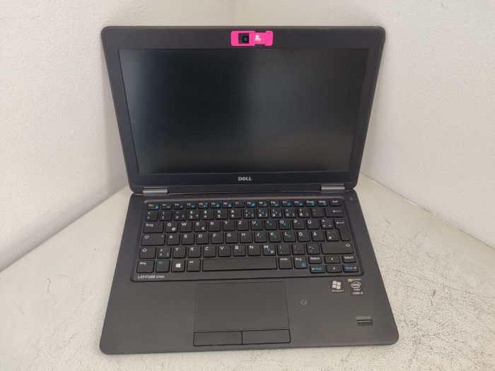 Нетбук Б-клас Dell Latitude E7250 / 12.5" (1366x768) TN / Intel Core i5-5300U (2 (4) ядра по 2.3 - 2.9 GHz) / 8 GB DDR3 / 128 GB SSD / Intel HD Graphics 5500 / WebCam б/в - зображення 2