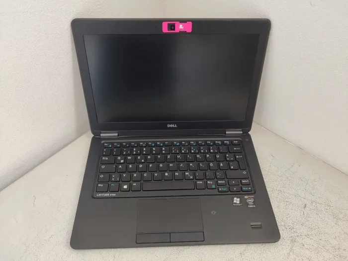 Нетбук Б-клас Dell Latitude E7250 / 12.5" (1366x768) TN / Intel Core i5-5300U (2 (4) ядра по 2.3 - 2.9 GHz) / 8 GB DDR3 / 128 GB SSD / Intel HD Graphics 5500 / WebCam б/в - зображення 2