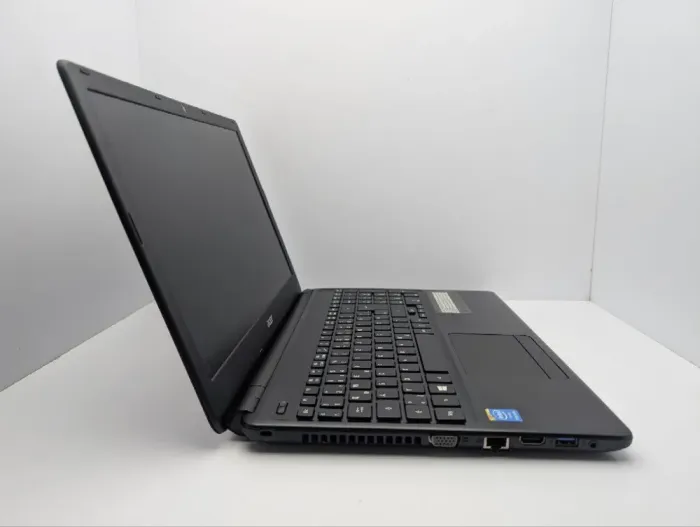 Ноутбук Acer Aspire E1-510 / 15.6" (1366x768) TN / Intel Pentium N3520 (4 ядра по 2.17 - 2.42 GHz) / 8 GB DDR3 / 240 GB SSD / Intel HD Graphics / WebCam / DVD-ROM б/в - зображення 4
