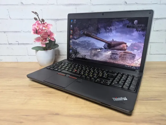 Ноутбук Б-клас Lenovo ThinkPad E535 / 15.6" (1366x768) TN / AMD A8-4500M (4 ядра по 1.9 - 2.8 GHz) / 8 GB DDR3 / 240 GB SSD / AMD Radeon HD 7640G Graphics / WebCam б/в - зображення 7