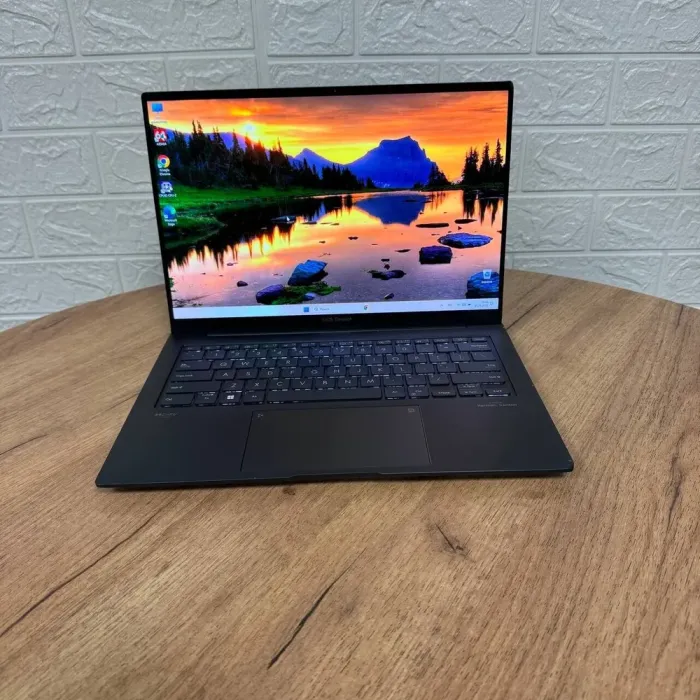 Ультрабук Б-клас Asus Zenbook Q410V / 14.5" (2880x1800) IPS Touch / Intel Core i5-13500H (12 (16) ядер по 3.5 -4.7 GHz) / 8 GB DDR4 / 512 GB SSD NVMe / Intel Iris Xe Graphics / WebCam б/в - зображення 2