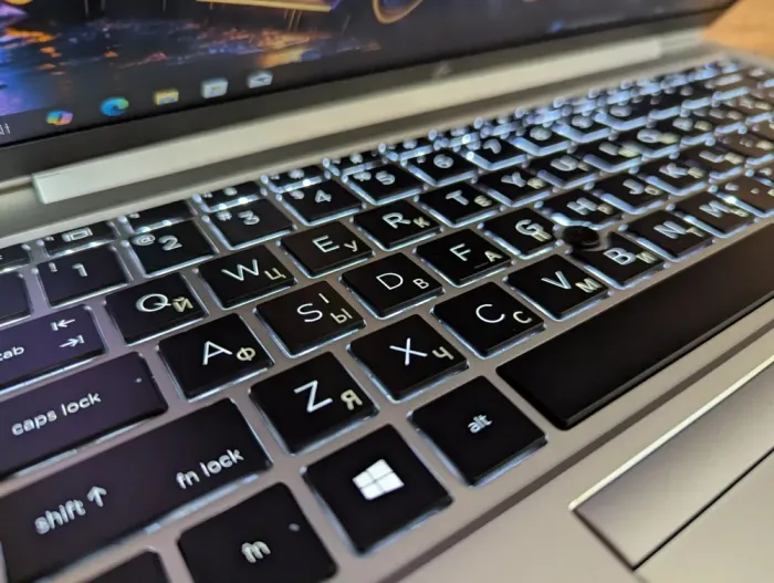 Ультрабук HP EliteBook 840 G8 / 14" (1920x1080) IPS / Intel Core i7-1185G7 (4 (8) ядра по 3.0 - 4.8 GHz) / 16 GB DDR4 / 512 GB SSD / Intel Iris Xe Graphics / WebCam / TouchID / Windows 10 б/в - зображення 6