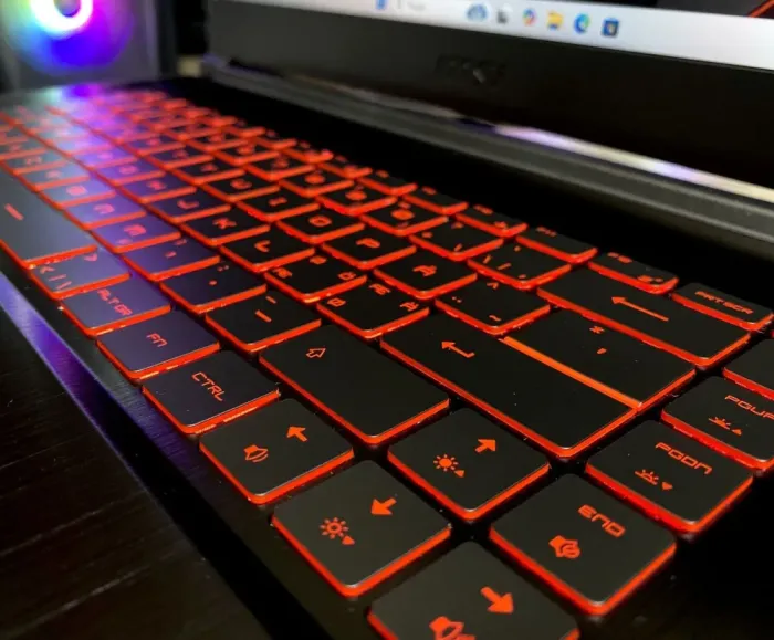 Ігровий ноутбук MSI GF63 Thin 11UC / 15.6" (1920x1080) IPS / Intel Core i5-11400H (6 (12) ядер по 2.7 - 4.5 GHz) / 8 GB DDR4 / 256 GB SSD / nVidia GeForce GTX 1650, 4 GB GDDR5, 128-bit / WebCam б/в - зображення 5