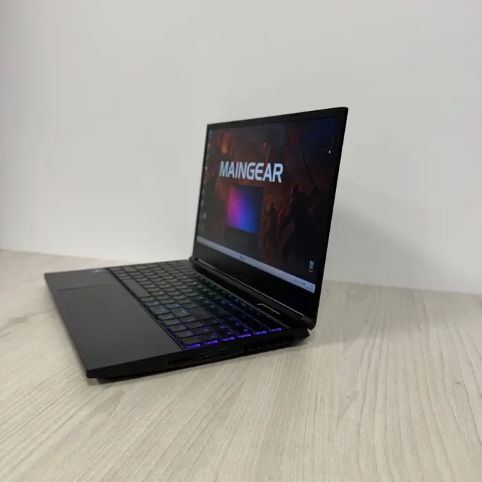 Ігровий ноутбук Б-класу Maingear Vector Pro 2 MG-VCP2-15I3070T / 15,6" (2560x1440) IPS / Intel Core i9-12900H (14 (20) ядер по 3,8 - 5,0 ГГц) / 16 ГБ DDR5 / 512 ГБ SSD NVMe / nVidia GeForce RTX 3070 Ti, 8 ГБ GDDR6, 256-біт / WebCam б/в - зображення 5