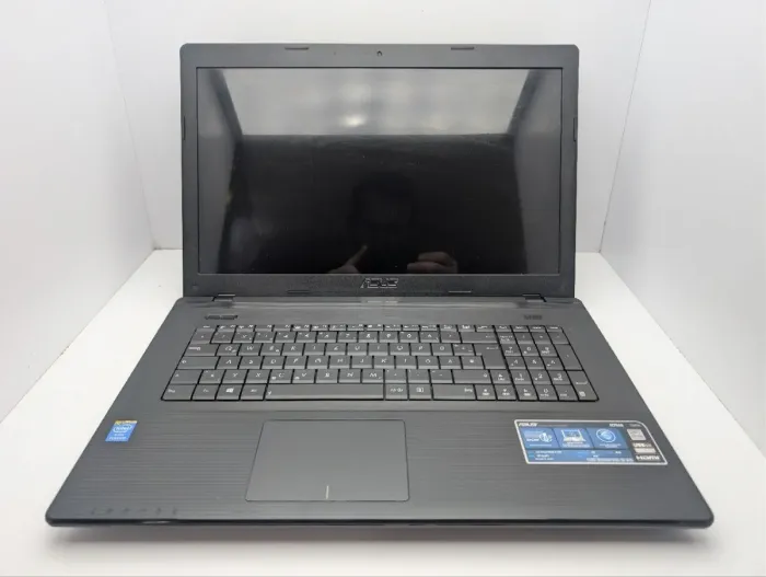 Ноутбук Asus R704A / 17.3" (1600x900) TN / Intel Pentium 2020M (2 ядра по 2.4 GHz) / 8 GB DDR3 / 240 GB SSD / Intel HD Graphics / WebCam / DVD-ROM б/в - изображение 3