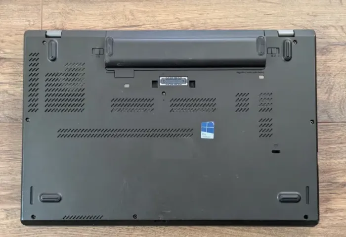 Ноутбук Б-клас Lenovo ThinkPad T560 / 15.6" (1920x1080) IPS / Intel Core i5-6300U (2 (4) ядра по 2.4 - 3.0 GHz) / 16 GB DDR3 / 128 GB SSD / Intel HD Graphics 520 / WebCam / HDMI б/в - зображення 7