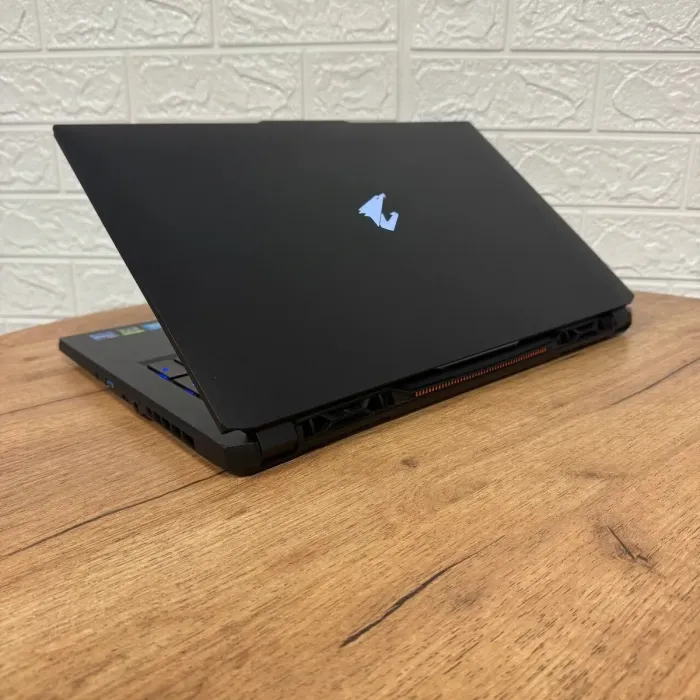 Ігровий ноутбук Б-клас Gigabyte Aorus 17 XE5 / 17.3" (1920x1080) IPS / Intel Core i7-12700H (14 (20) ядер по 3.5 - 4.7 GHz) / 16 GB DDR5 / 1000 GB SSD / nVidia GeForce RTX 3070 Ti, 8 GB GDDR6, 256-bit / WebCam б/в - зображення 5