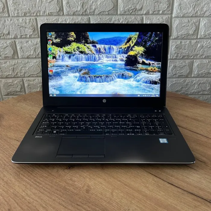 Мобільна робоча станція Б-клас HP Zbook 15 G3 / 15.6" (1920x1080) TN / Intel Xeon E3-1505M v5 (4 (8) ядра по 2.8 - 3.7 GHz) / 16 GB DDR4 / 256 GB SSD / nVidia Quadro M1000M, 2 GB GDDR5, 128-bit / WebCam б/в - зображення 2