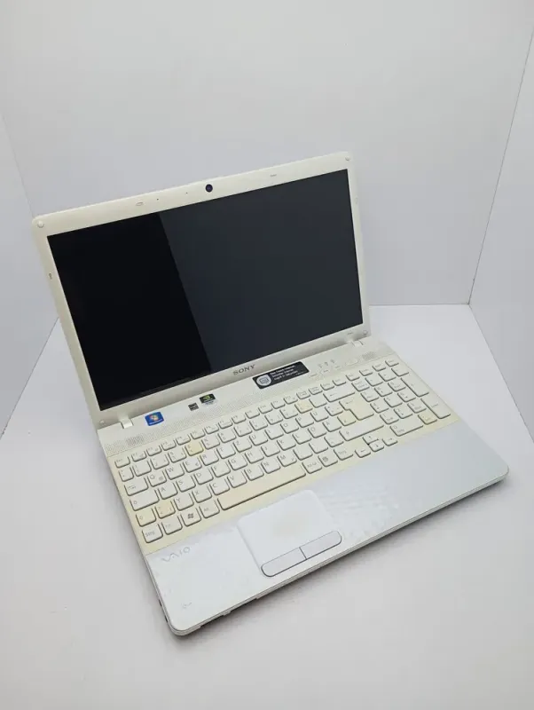 Ноутбук Sony VP156 / 15.6" (1366x768) TN / Intel Core i3-2330M (2 (4) ядра по 2.2 GHz) / 6 GB DDR3 / 500 GB HDD / nVidia GeForce 410M, 1 GB GDDR3, 64-bit / WebCam б/в - зображення 3