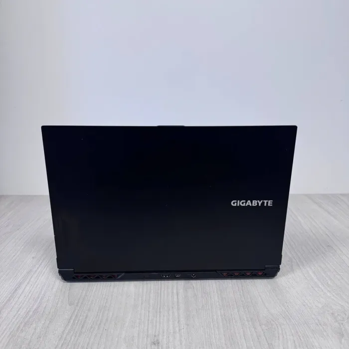 Ігровий ноутбук Gigabyte G5 KF5 / 15,6" (1920x1080) IPS / Intel Core i7-12650H (10 (16) ядер по 2,3 - 4,7 ГГц) / 32 ГБ DDR4 / 512 ГБ SSD / nVidia GeForce RTX 4060, 8 ГБ GDDR6, 128-біт / WebCam б/в - зображення 8