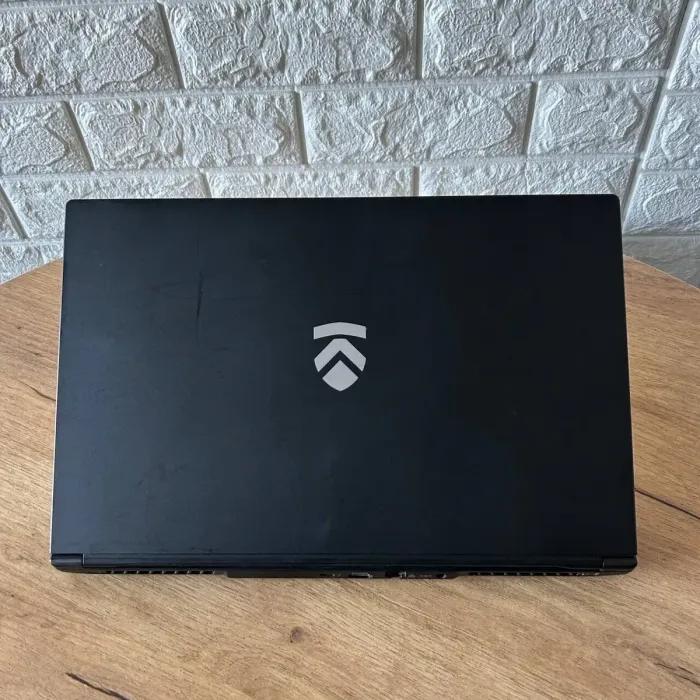 Ігровий ноутбук Б-клас Eluktronics MAG-15 2070 / 15.6" (1920x1080) IPS / Intel Core i7-9750H (6 (12) ядер по 2.6 - 4.5 GHz) / 16 GB DDR4 / 512 GB SSD / nVidia GeForce RTX 2070 Max-Q, 8 GB GDDR6, 256-bit / WebCam б/в - зображення 3