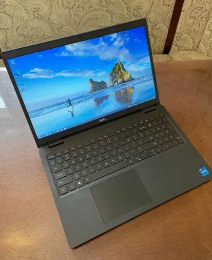 Ультрабук Dell Latitude 3530 / 15.6" (1920x1080) IPS Touch / Intel Core i5-1235U (10 (12) ядер по 3.3 - 4.4 GHz) / 8 GB DDR4 / 256 GB SSD / Intel Iris Xe Graphics / WebCam б/в - зображення 2