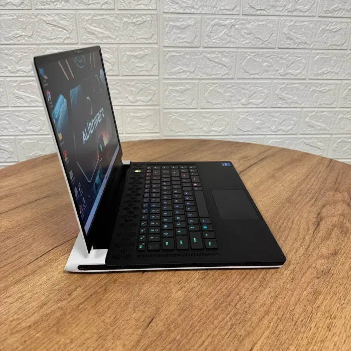 Ігровий ноутбук Dell Alienware X15 R2 White / 15.6" (1920x1080) IPS / Intel Core i7-12700H (14 (20) ядер по 2.3 - 4.7 GHz) / 32 GB DDR5 / 512 GB SSD NVMe / nVidia GeForce RTX 3060, 6 GB GDDR6, 192-bit / WebCam б/в - зображення 4