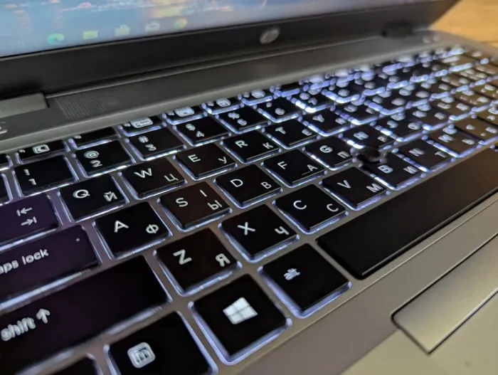 Ультрабук HP EliteBook 840 G3 / 14" (1920x1080) IPS / Intel Core i5-6300U (2 (4) ядра по 2.4 - 3.0 GHz) / 8 GB DDR4 / 240 GB SSD / Intel HD Graphics 520 / TouchID / HDMI / Windows 10 б/в - зображення 6