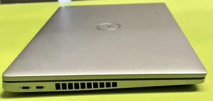 Ультрабук Dell Precision 3560 / 15.6" IPS / Core i5-1135G7 (4(8) ядра по 2.4-4.2 GHz) / 16GB DDR4 / 256GB SSD M.2 / Iris Xe Graphics / WebCam б/в - зображення 5