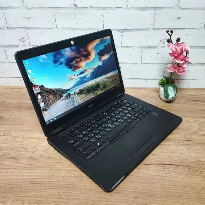 Ноутбук Б-клас Dell Latitude E7450 / 14" (1366x768) TN / Intel Core i5-5300U (2 (4) ядра по 2.3 - 2.9 GHz) / 8 GB DDR3 / 256 GB SSD / Intel HD Graphics 5500 / WebCam б/в - зображення 3