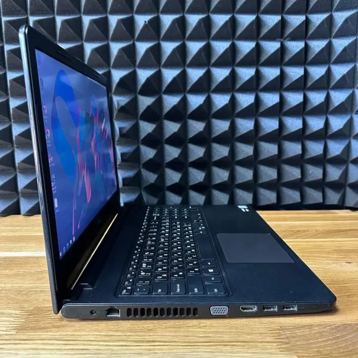 Ноутбук Б-клас Dell Vostro 15 5568 / 15.6" (1920x1080) TN / Intel Core i7-7500U (2 (4) ядра по 2.7 - 3.5 GHz) / 16 GB DDR4 / 256 GB SSD / AMD Radeon HD 8550M, 1 GB GDDR3, 64-bit / WebCam б/в - зображення 3