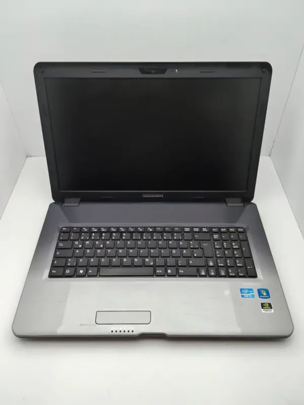 Ноутбук Б-клас Medion Akoya P7624 / 17.3" (1600х900) TN / Intel Core i3-2350M (2 (4) ядра по 2.3 GHz) / 6 GB DDR3 / 500 GB HDD / nVidia GeForce GT 630M, 1 GB DDR3, 128-bit / WebCam б/в - зображення 2