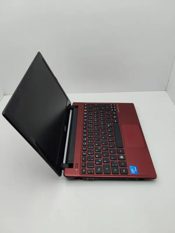 Нетбук Acer Aspire One / 11.6" (1366x768) TN / Intel Celeron 847 (2 ядра по 1.1 GHz) / 4 GB DDR3 / 320 GB HDD / Intel HD Graphics / WebCam / АКБ не тримає б/в - зображення 5