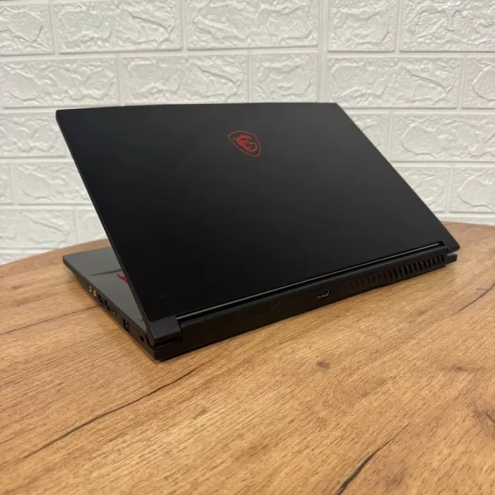 Ігровий ноутбук MSI Thin GF63 12UC / 15.6" (1920x1080) IPS / Intel Core i5-12450H (8 (12) ядер по 3.3 - 4.4 GHz) / 16 GB DDR4 / 256 GB SSD / nVidia GeForce RTX 3050, 4 GB GDDR6, 128-bit / WebCam б/в - зображення 6