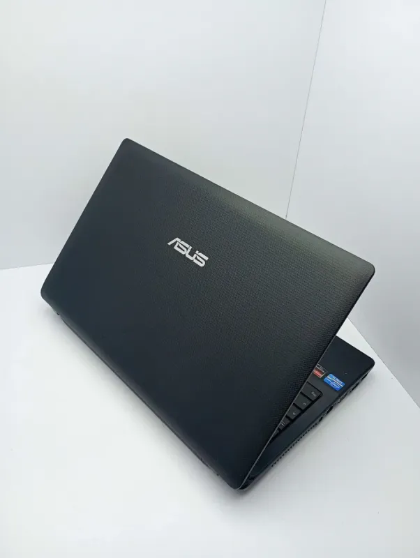 Ноутбук Asus K54 / 15.6" (1366x768) TN / Intel Core i3-2330M (2 (4) ядра по 2.2 GHz) / 4 GB DDR3 / 320 GB HDD / AMD Radeon HD 6470M, 1 GB DDR3, 64-bit / WebCam б/в - зображення 7