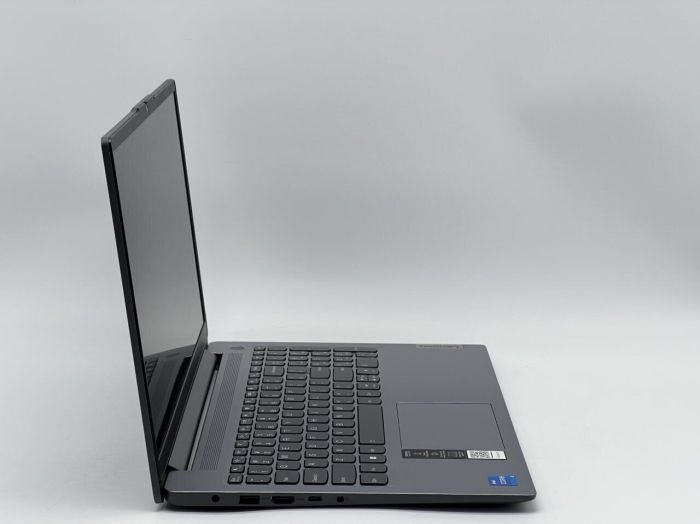 Ноутбук Lenovo IdeaPad Slim 3 15IRU8 / 15.6" (1920x1080) IPS Touch / Intel Core i5-1335U (10 (12) ядра по 3.4 - 4.6 GHz) / 8 GB DDR4 / 240 GB SSD / Intel Iris Xe Graphics / WebCam б/в - зображення 3