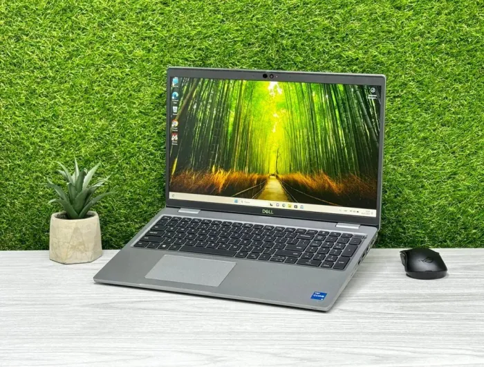 Ультрабук Б-клас Dell Latitude 5520 / 15.6" (1920x1080) IPS / Intel Core i5-1145G7 (4 (8) ядра по 2.6 - 4.4 GHz) / 32 GB DDR4 / 512 GB SSD M.2 / Intel Iris Xe Graphics / WebCam / Win 11 Pro б/в - зображення 3