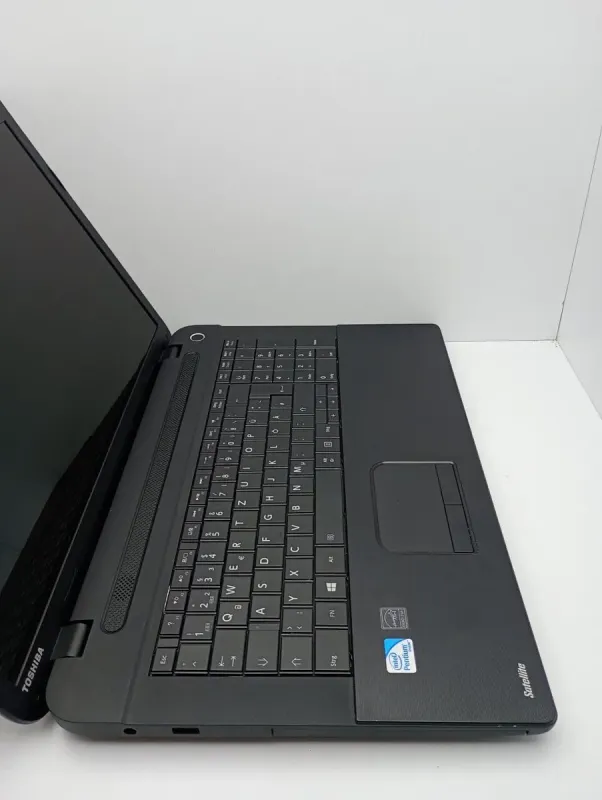 Ноутбук Toshiba 17 / 17.3" (1600x900) TN / Intel Pentium 2020M (2 ядра по 2.4 GHz) / 6 GB DDR3 / 320 GB HDD / Intel HD Graphics / WebCam б/в - зображення 5