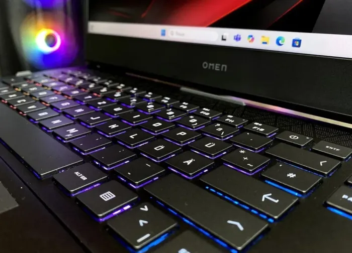 Ігровий ноутбук HP Omen 16 / 16.1" (1920x1080) IPS / AMD Ryzen 7 5800H (8 (16) ядер по 3.2 - 4.4 GHz) / 16 GB DDR5 / 512 GB SSD / nVidia GeForce RTX 3070, 8 GB GDDR6, 256-bit / WebCam б/в - зображення 3