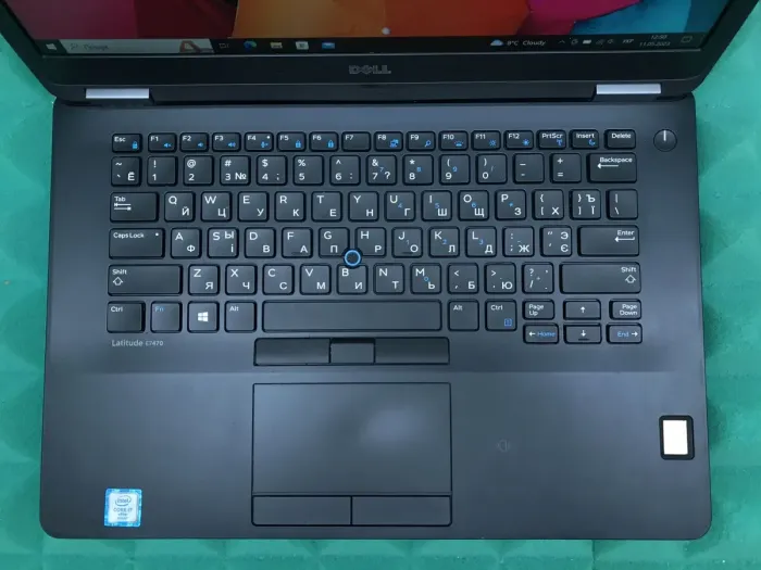 Ультрабук Б-клас Dell Latitude E7470 / 14" (1920x1080) IPS / Intel Core i7-6600U (2 (4) ядра по 2.6 - 3.4 GHz) / 8 GB DDR4 / 256 GB SSD M.2 / Intel HD Graphics 520 / WebCam / Fingerprint / HDMI / Windows 10 ліцензія б/в - зображення 4
