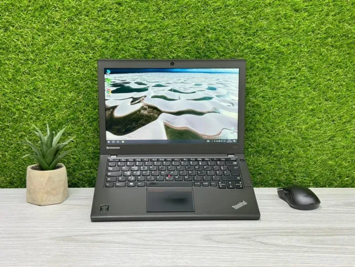 Нетбук Б-клас Lenovo ThinkPad X240 / 12.5" (1366x768) TN / Intel Core i5-4300U (2 (4) ядра по 1.9 - 2.9 GHz) / 8 GB DDR3 / 128 GB SSD / Intel HD Graphics 4400 / WebCam / Win 10 Pro б/в - зображення 2