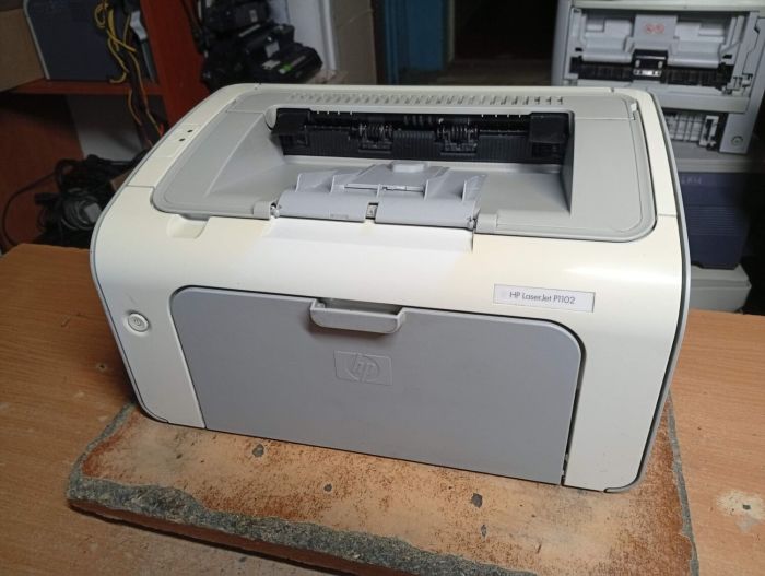 Принтер Б-клас HP LaserJet P1102 / Лазерний монохромний друк / 600 x 600 dpi / A4 / 18 стор/хв / USB 2.0 б/в - зображення 2