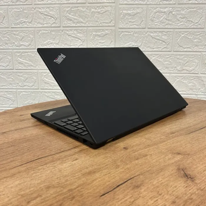 Ультрабук Б-клас Lenovo ThinkPad T590 / 15.6" (1920x1080) IPS / Intel Core i5-8365U (4 (8) ядра по 1.6 - 4.1 GHz) / 16 GB DDR4 / 250 GB SSD / Intel UHD Graphics / WebCam б/в - зображення 6