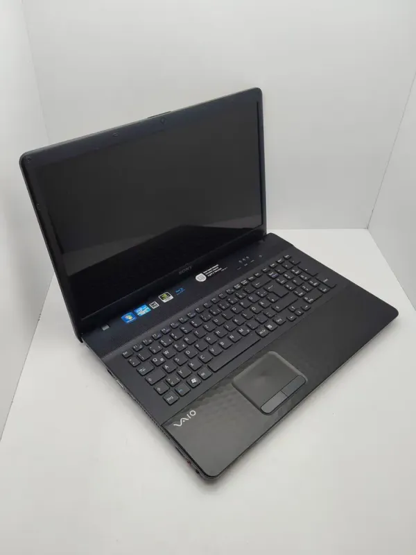 Ноутбук Sony VP173 / 17.3" (1600x900) TN / Intel Core i5-2430M (2 (4) ядра по 2.4 - 3.0 GHz) / 6 GB DDR3 / 500 GB HDD / Intel HD Graphics 3000 / WebCam б/в - зображення 3